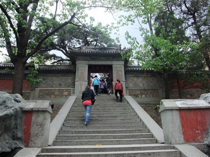 照片名称:香界寺入山门后的进园石阶