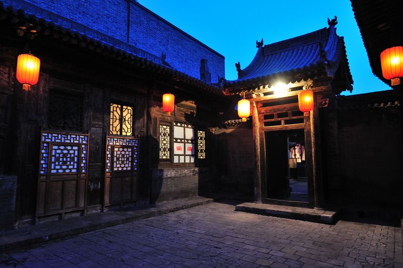 我们住的院子夜景.怎么样?有点晋商内宅的样子吧.