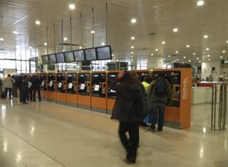 巴塞罗那sants火车站到机场的时间问题!