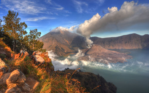 印尼龙目岛 林加尼火山3天2夜游 穿越热带雨林 泡温泉 看日落日出(不