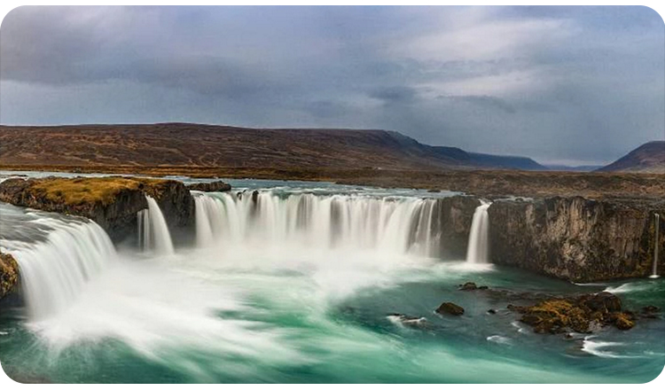 冰岛北部狂野世界 众神瀑布 火山口群 米湖地热区一日游(阿克雷里往返