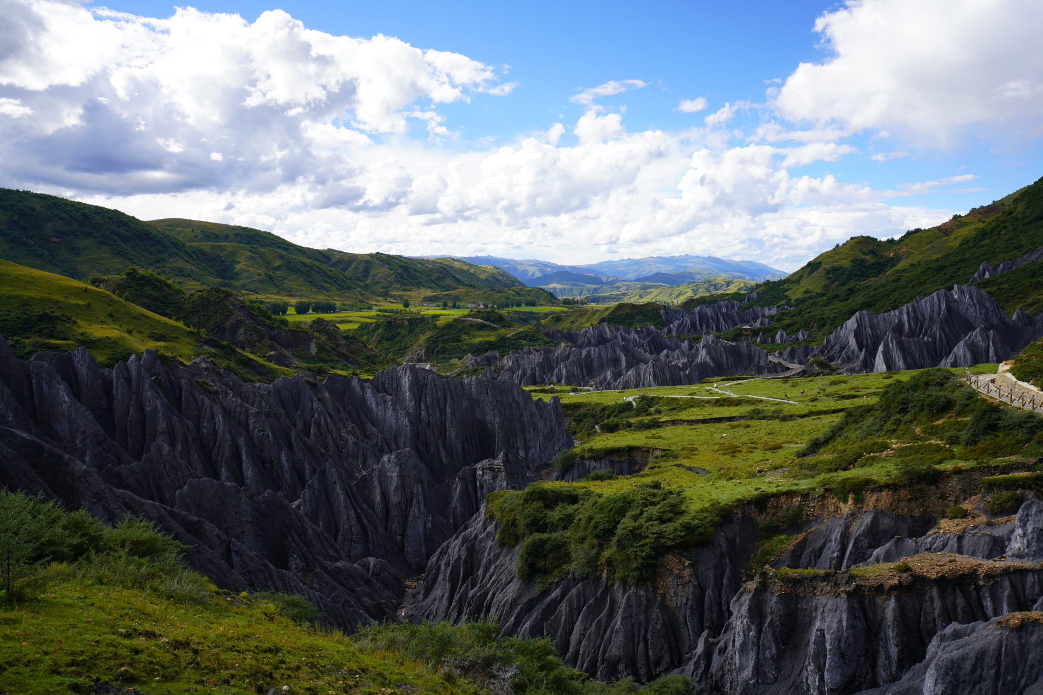 墨石公园景区 d2:新都桥—九龙县伍须村