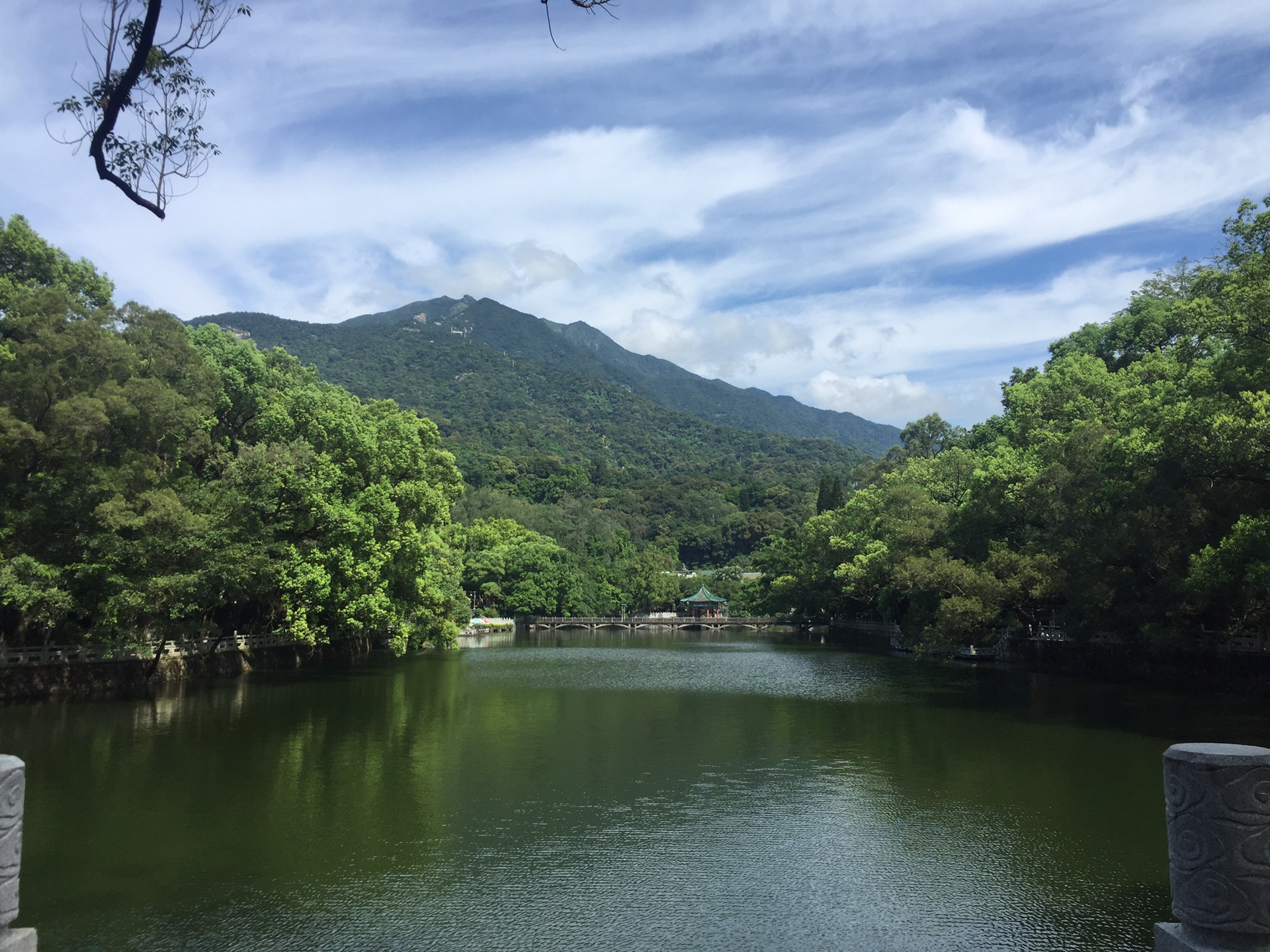 主页 惠州旅游 必游 > > 罗浮山            罗浮山素有百粤群山之祖