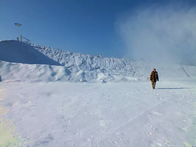 丹东冬季旅游-丹东太阳岛冰雪大世界-滑雪场滑雪,戏雪