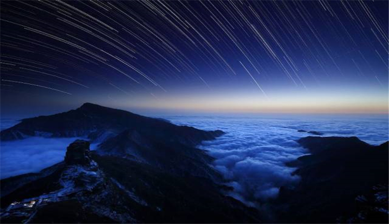 夜里的梵净山,能感受星空,云海相结合的神秘之美. 交通信息