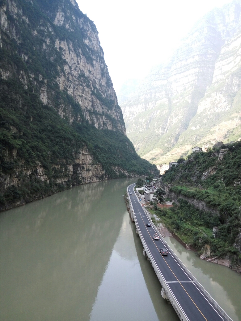 雅安龙苍沟 金口河大峡谷 黑竹沟 乐山四日游