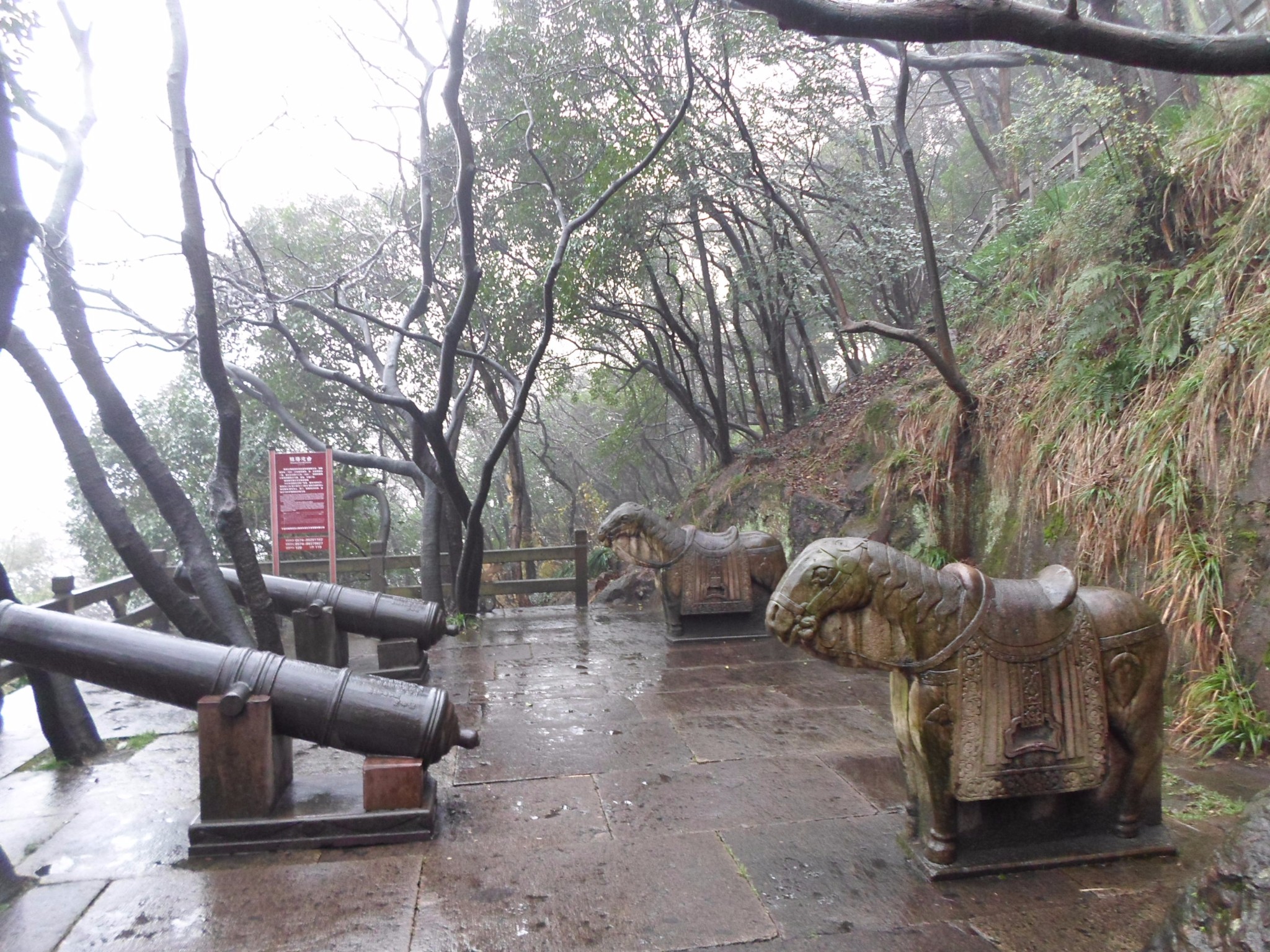 游宁波镇海招宝山风景区,感受镇海人民的抗敌史,了解中国强大的空军