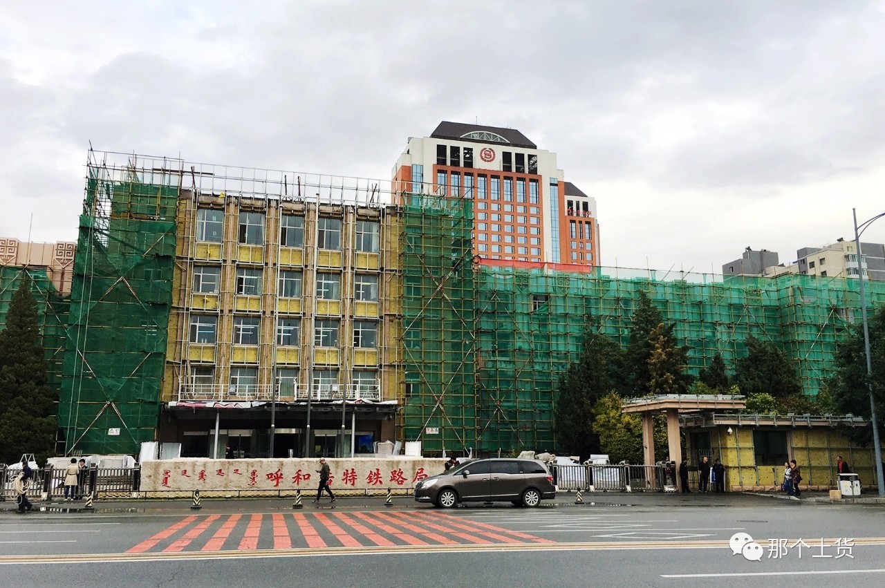 半什么暗成语_半三足什么的四字成语(3)