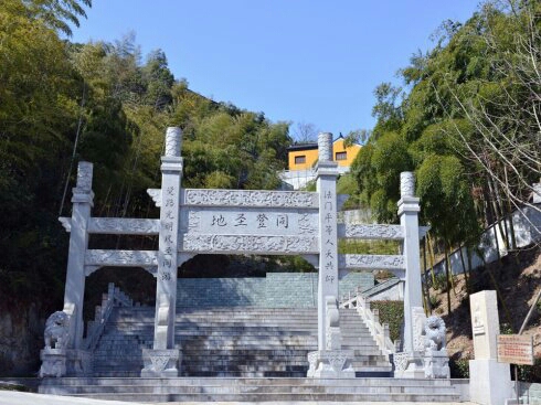 聒噪日子里的半日静修|高峰禅寺