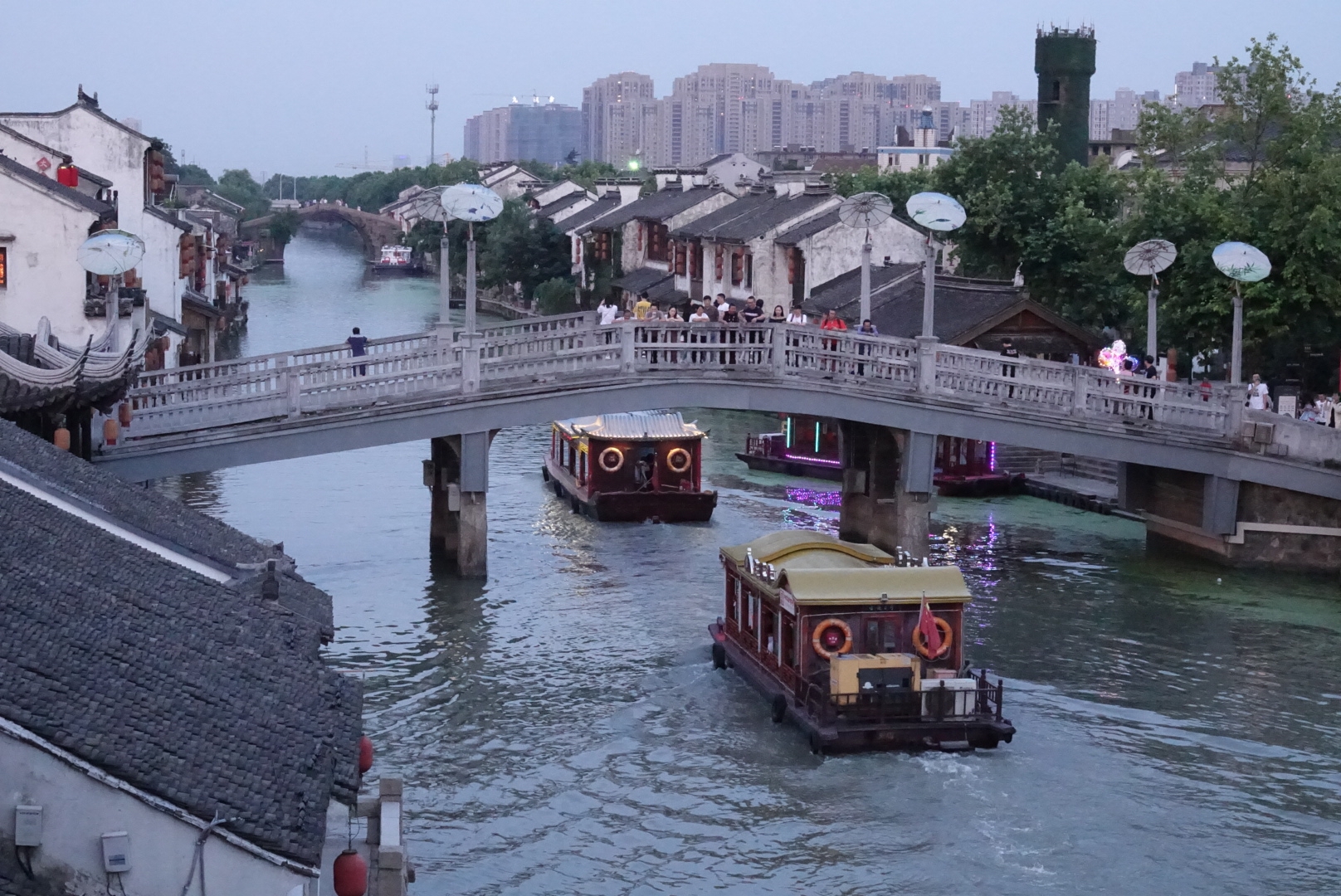 运河风景最江南 - 家乡无锡的沿河行车主干道,与河沿小街