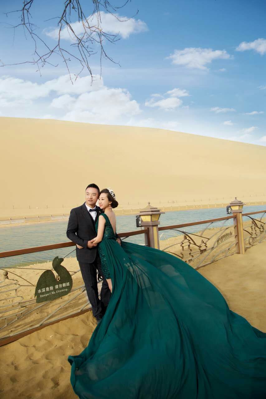 沙漠婚纱图片_黑色沙漠婚纱(3)