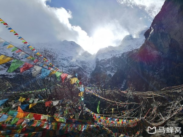 云南旅游攻略最佳线路及价格 wKgBEFqQSLyAEhM3AAZYIFM4Bbk40.jpeg?imageView2%2F2%2Fw%2F600%2Fh%2F600%2Fq%2F90