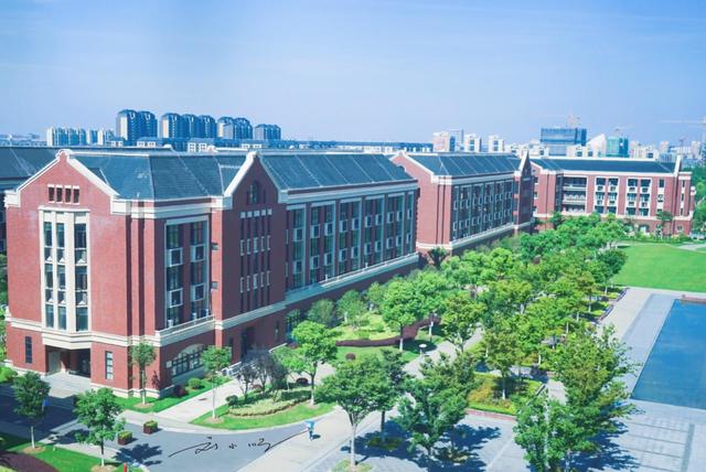 上海建桥学院属于哪个区（上海建桥学院在哪个区这个学校怎么样）