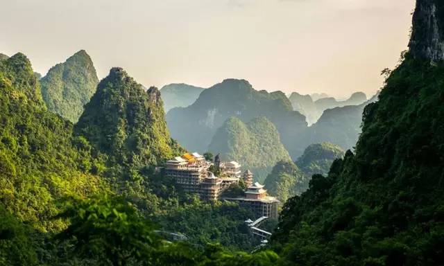 南宁伊岭岩 马山弄拉 小都百农家乐 大龙湖景区一日游