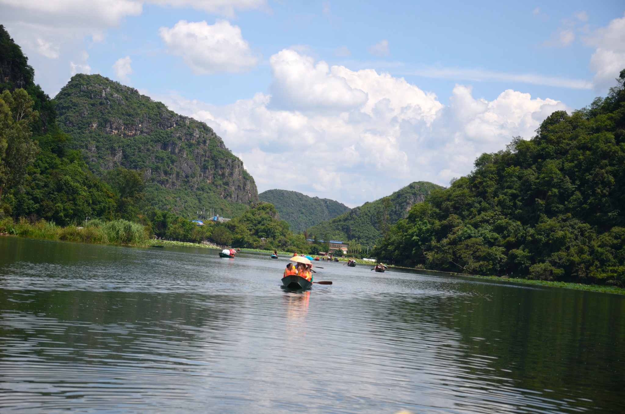 丘北县摆龙湖风景区      