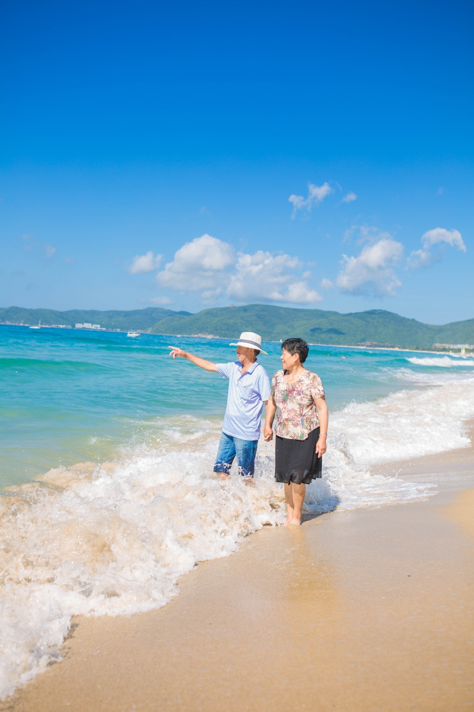 海南有多少人口_一家老小十口人海南三亚自由行