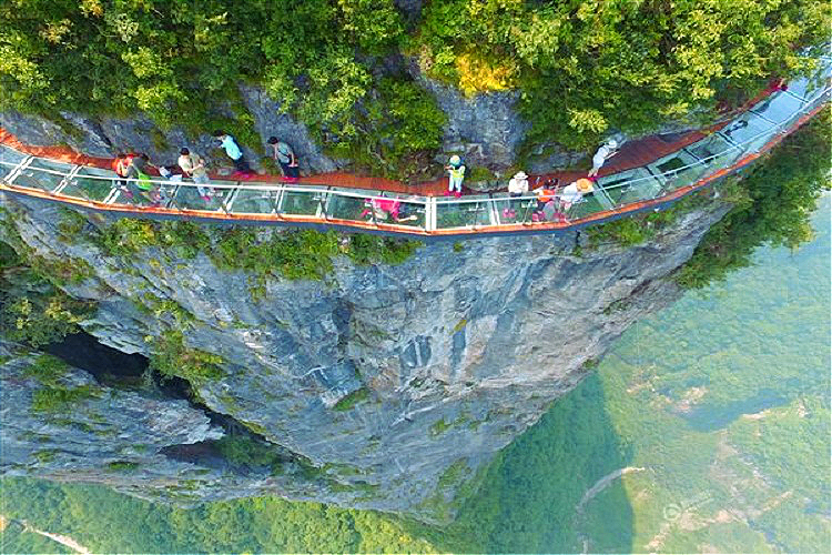             天门山玻璃栈道(来源