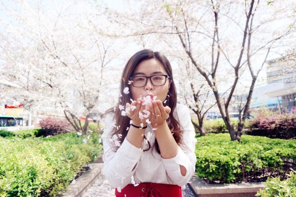 在家如何拍照更好看 wKgBEFq8pvOAY9saAAqnWxLV_wo28.jpeg?imageView2%2F2%2Fw%2F600%2Fh%2F600%2Fq%2F90