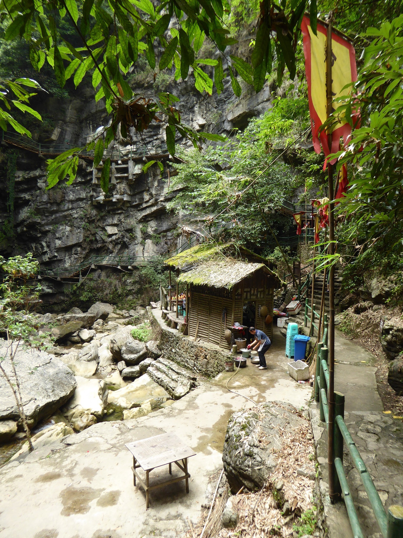 金刀峡:一处原始,自然,古老,神奇的峡谷,金刀峡人体漂流--溪降,惊险又