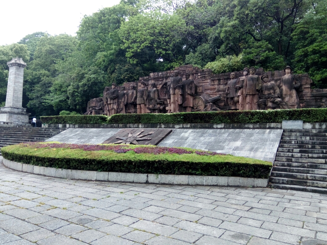 武汉蛇山公园-万里长江的守护神