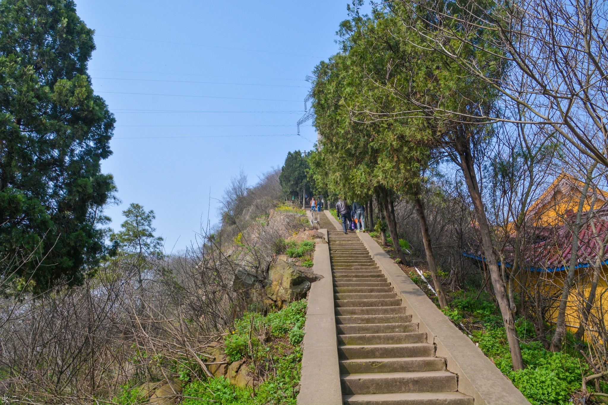 芜湖 天门山 铜佛寺 天门中断楚江开,碧水东流至此回.