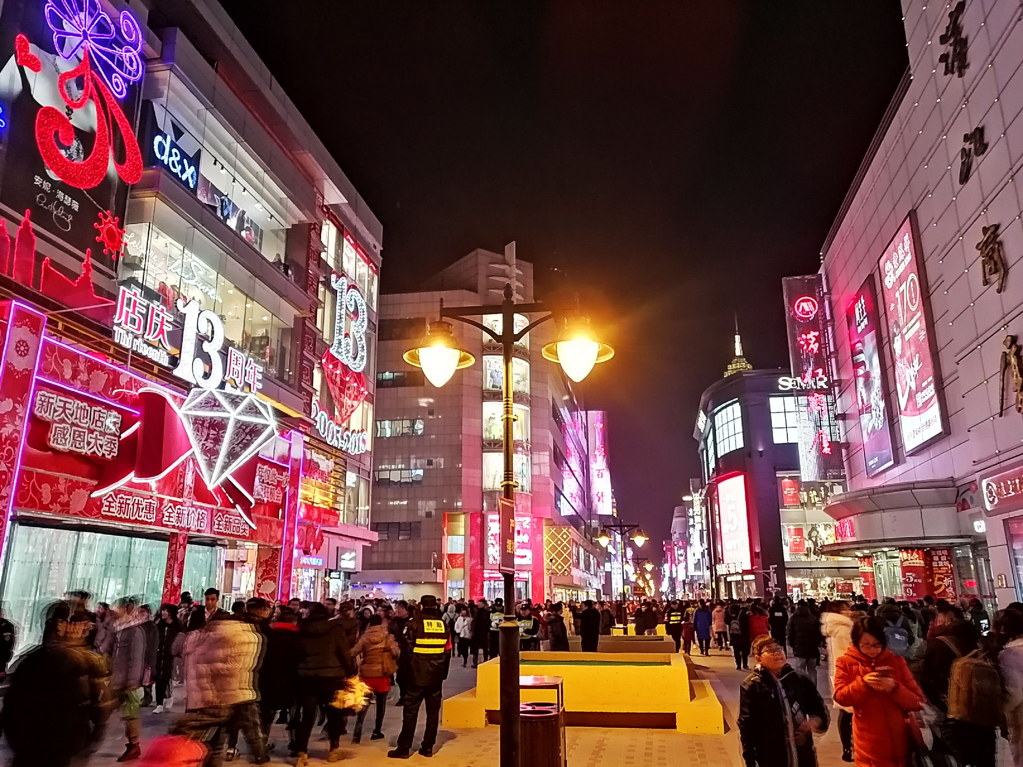 2018圣诞平安夜的天津滨江道