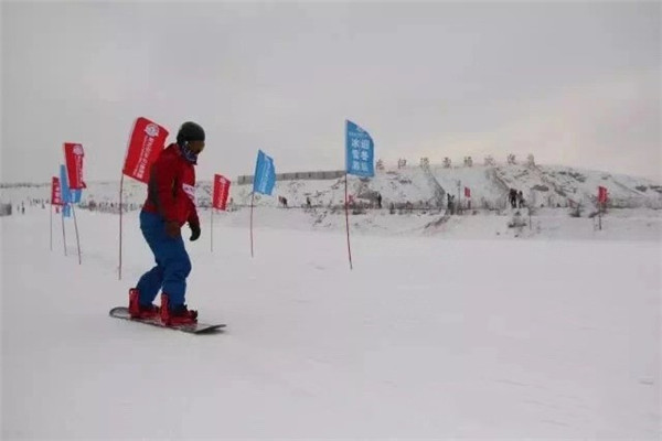 龙之山东归滑雪场龙之山滑雪场欢迎您下单1小时后即可入园快速出票未