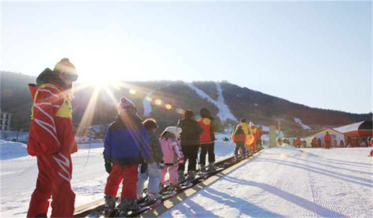 雪场3小时森林小火车世界滑道含雪服雪镜及雪上飞碟赠马拉爬犁及午餐