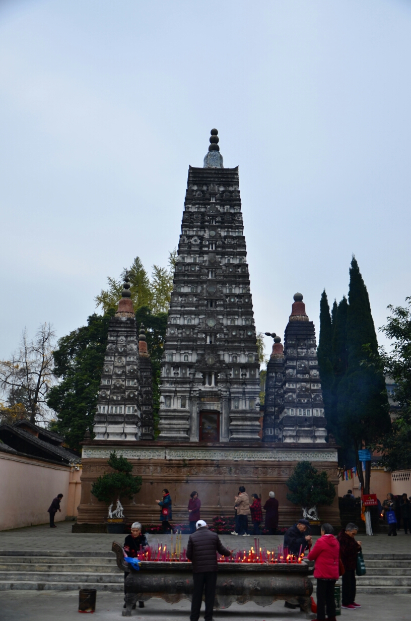 南国风情龙兴寺