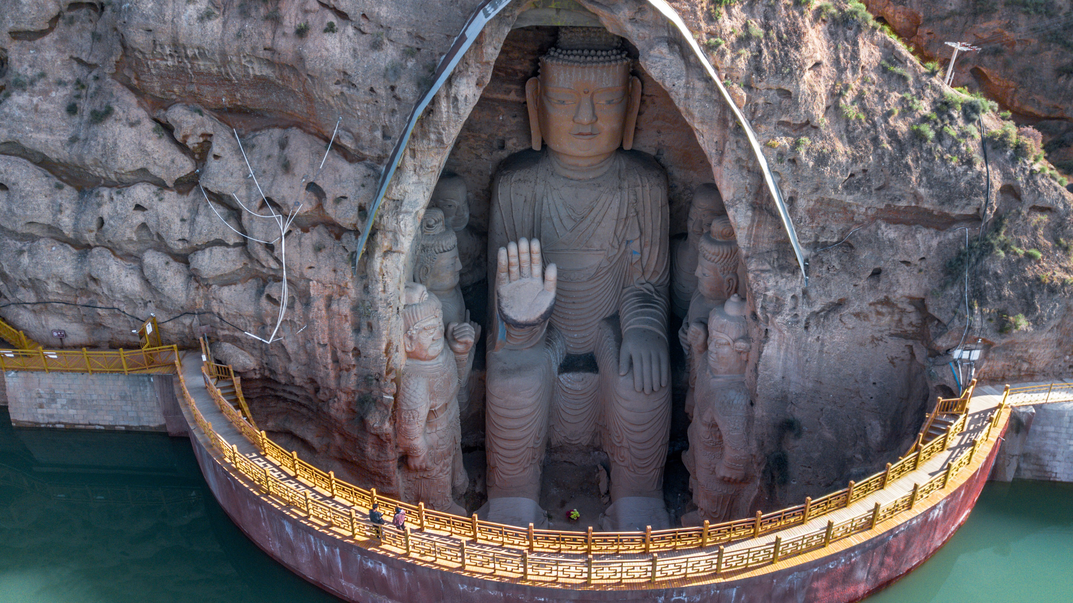 天梯山石窟又称凉州石窟,俗名大佛寺,位于武威市凉州区