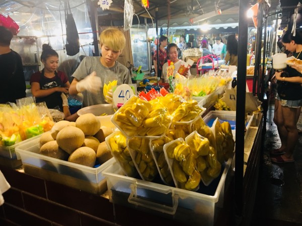 从网上怎么买自助餐票 wKgED1uwO6WAa5L5AAqrCxs9-WE56.jpeg?imageView2%2F2%2Fw%2F600%2Fh%2F600%2Fq%2F90