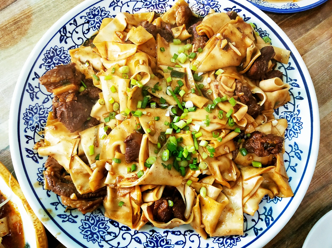 胡杨焖饼          