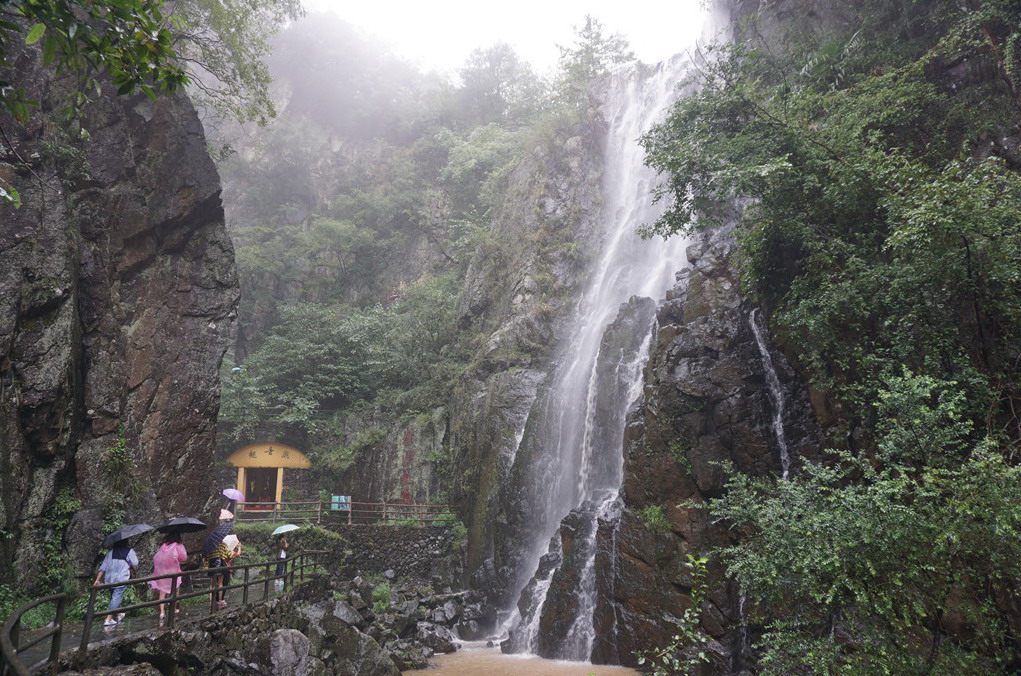 磐安水下孔景区        