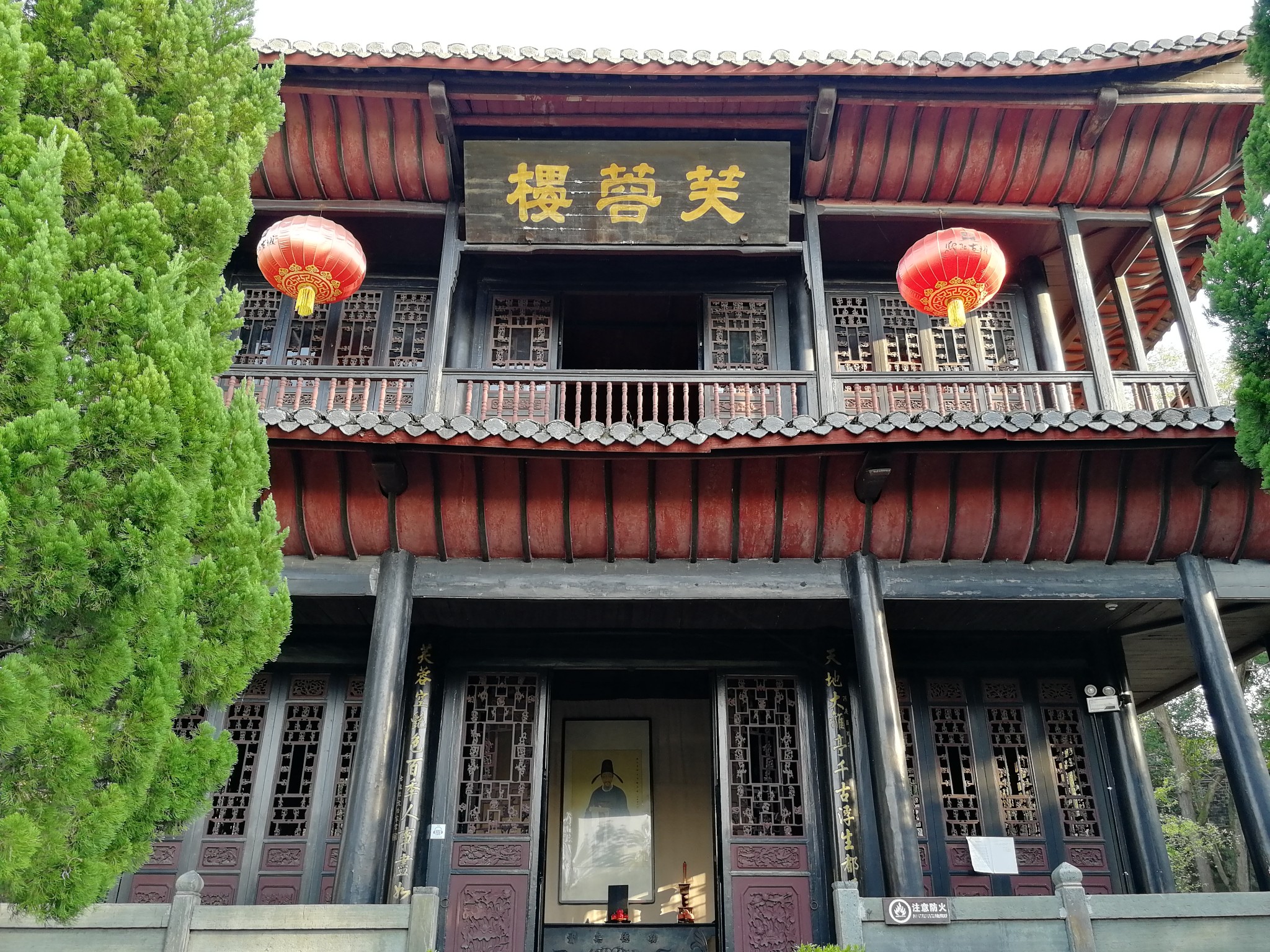 黔阳古城不大,明星景点芙蓉楼和节孝祠,中正门,钟鼓楼等景点卖联