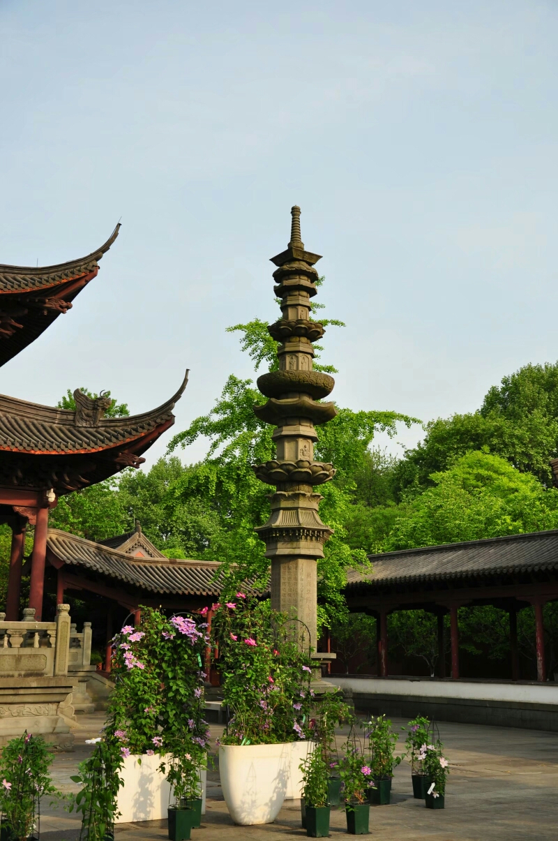 沉思往事立残阳—杭州西湖钱王祠