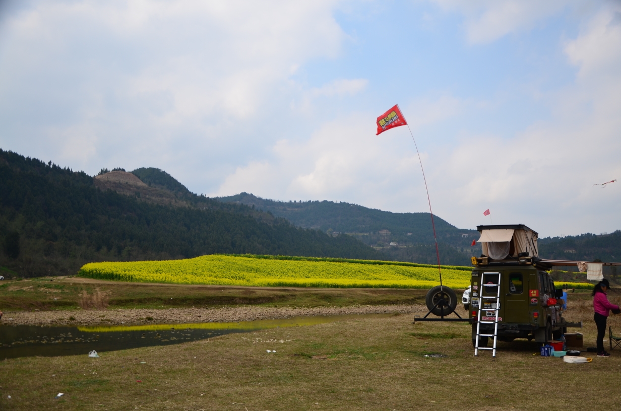 鸭鹤岩——一个赏花和露营的好去处