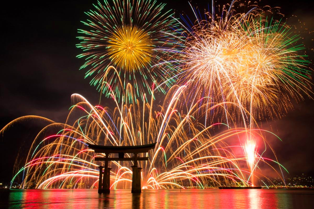 暑假游日本你必定要知道的节目——夏日祭烟火大会!