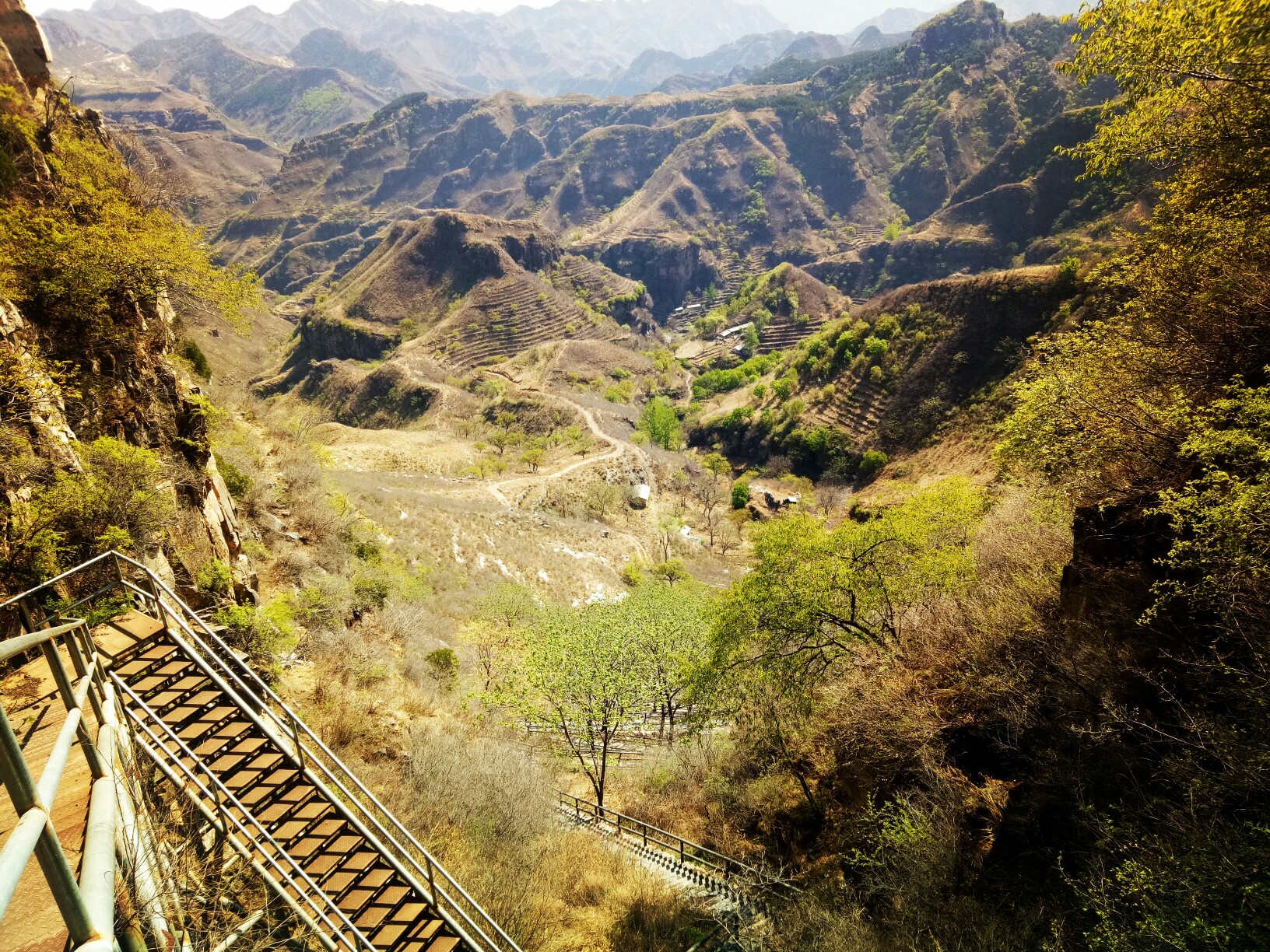 2019-5-2北京房山霞云岭乡白页角分水岭,中共红色教育