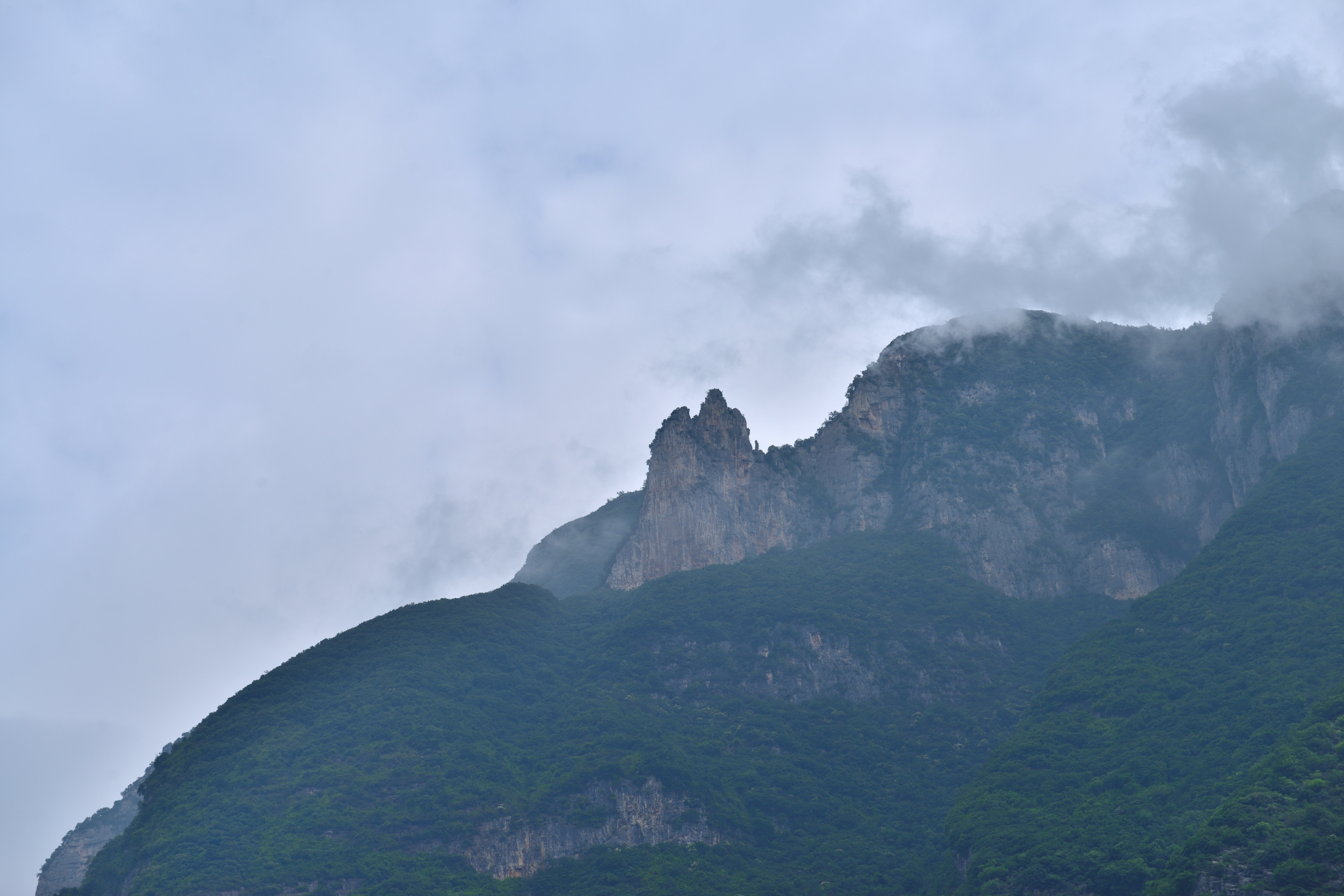 三峡游记之四——行于奇峰林立横跨渝鄂的巫峡