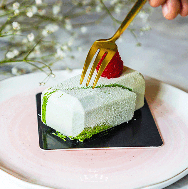 人广新开宝藏甜品店,把小笼包做成了慕斯蛋糕!