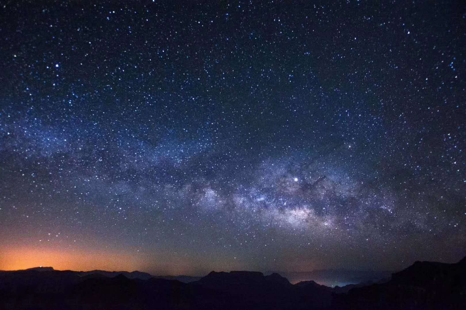                  轿顶山星空