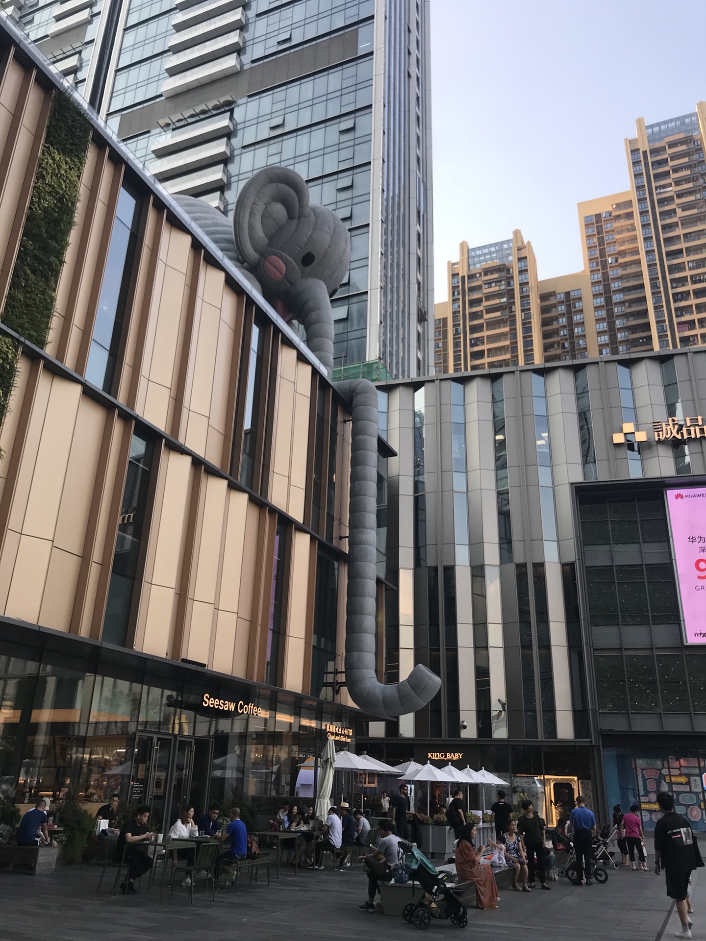 深圳华润万象城昔日城中村之一大冲村的豪华变变变