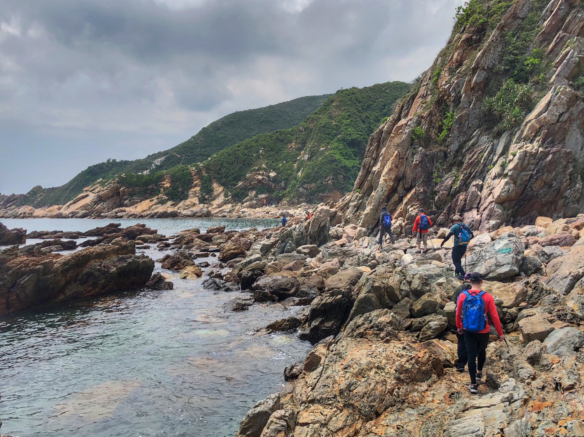 岩石上的舞者—深圳东西涌海岸线穿越