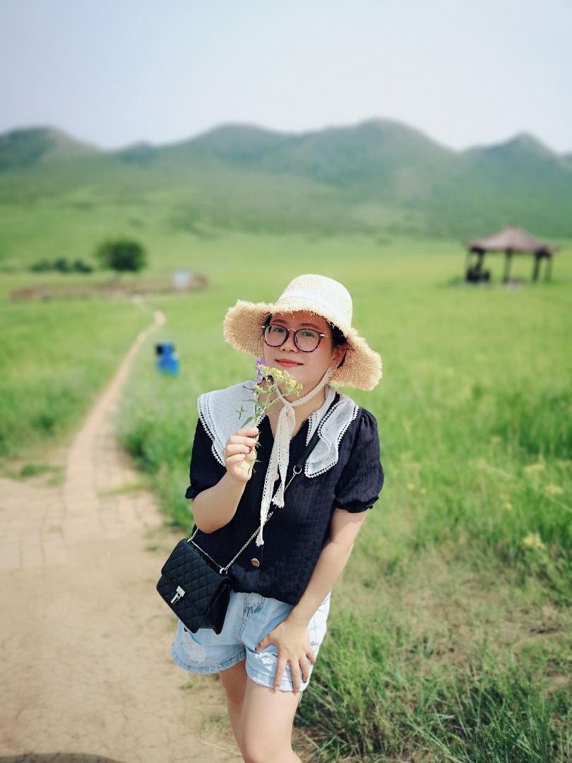 扎鲁特旗山地草原旅游区