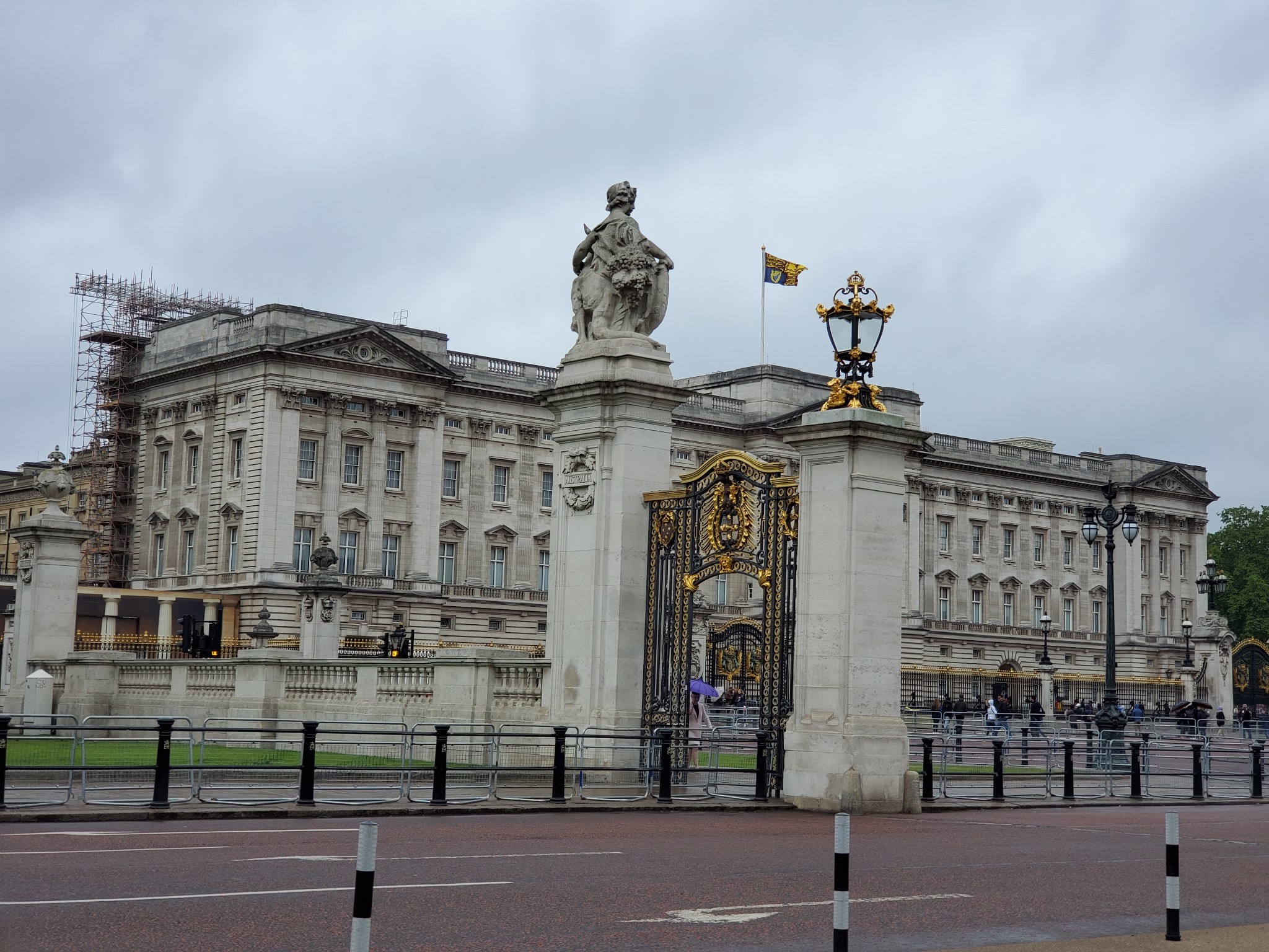 白金汉宫 buckingham palace 之 狗仔队
