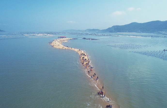 东山岛鱼骨沙洲南门湾提蟹笼苏峰山一日游东山岛海鲜大餐环岛吹风海上