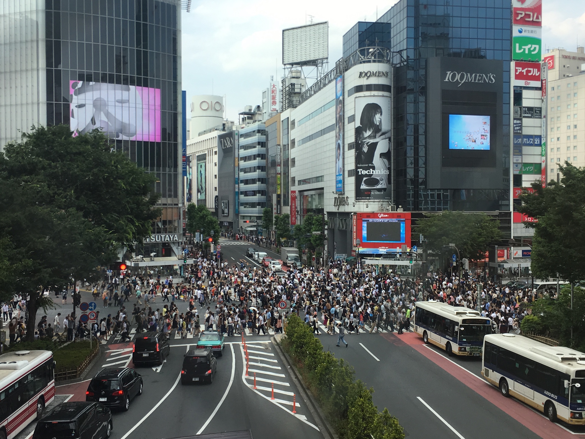 樱花国东京都涩谷原宿竹下通街表参道深度一日游