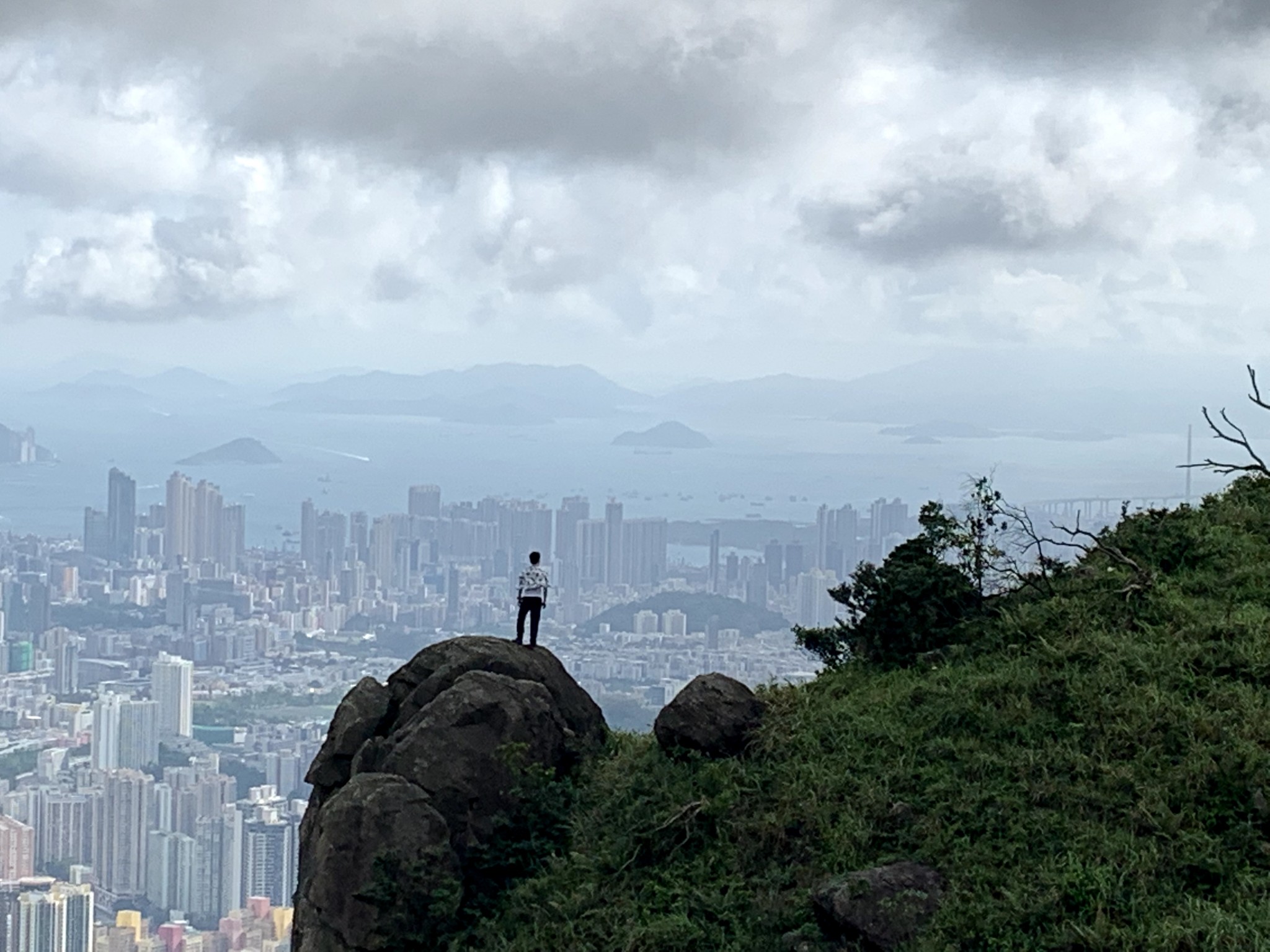 mikeliu at large香港飞鹅山(自杀崖)-八点钟,有骨气!