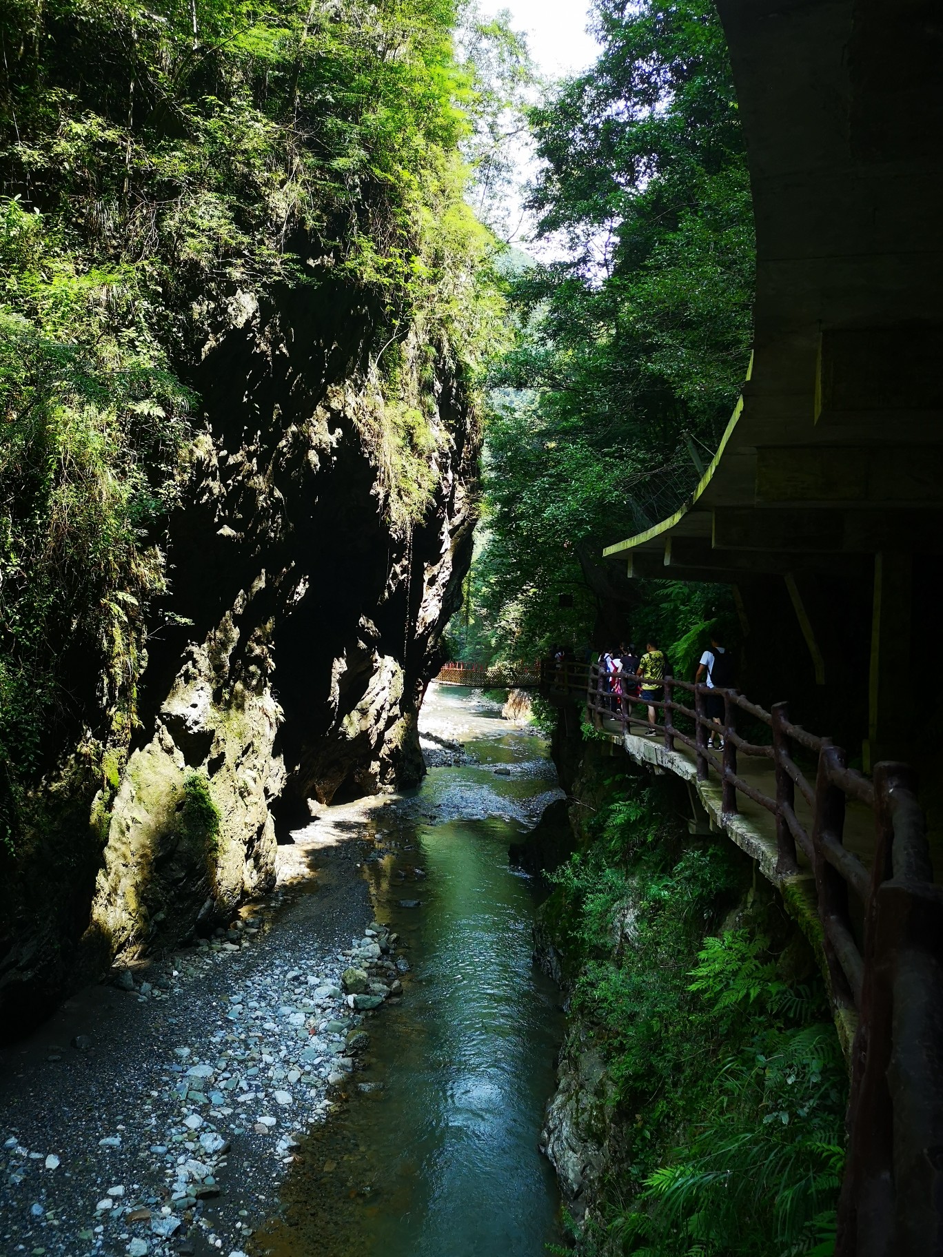 巴人河生态旅游区      