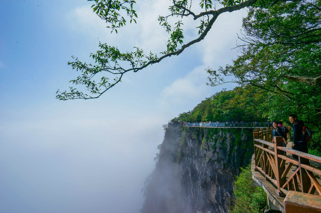            天门山东线玻璃栈道